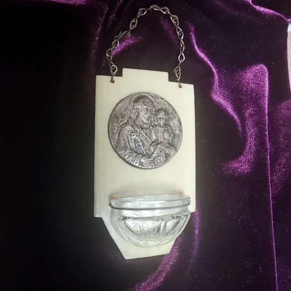 Silver and Cream Wall Hanging Holy Water Font - Picture 1 of 8